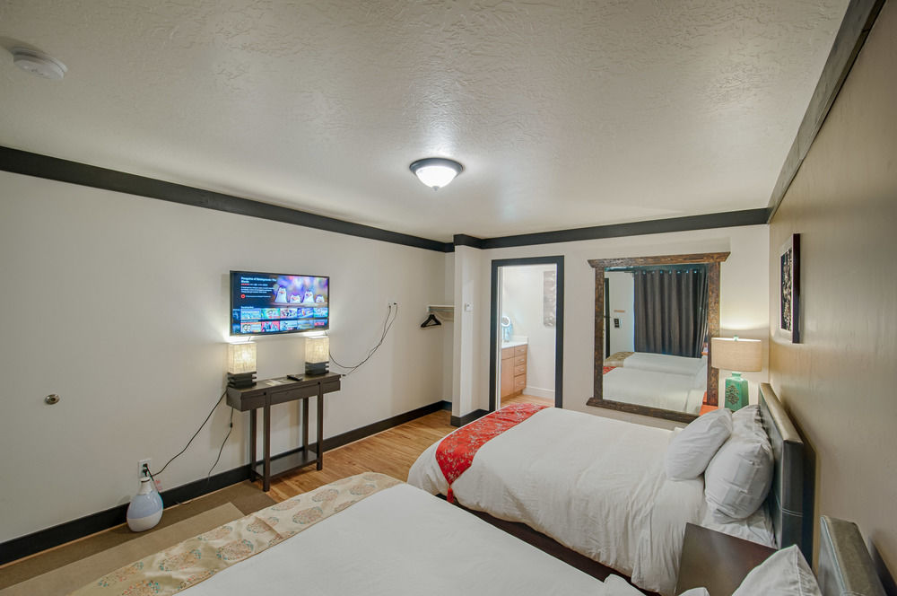 Tao'S Inn West Yellowstone Exterior photo