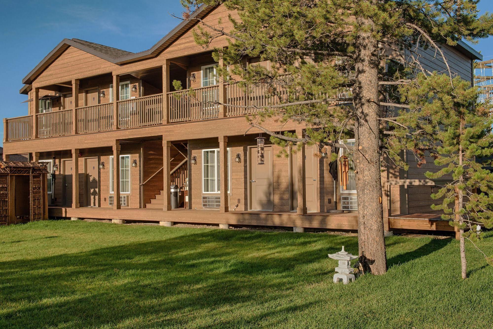 Tao'S Inn West Yellowstone Exterior photo