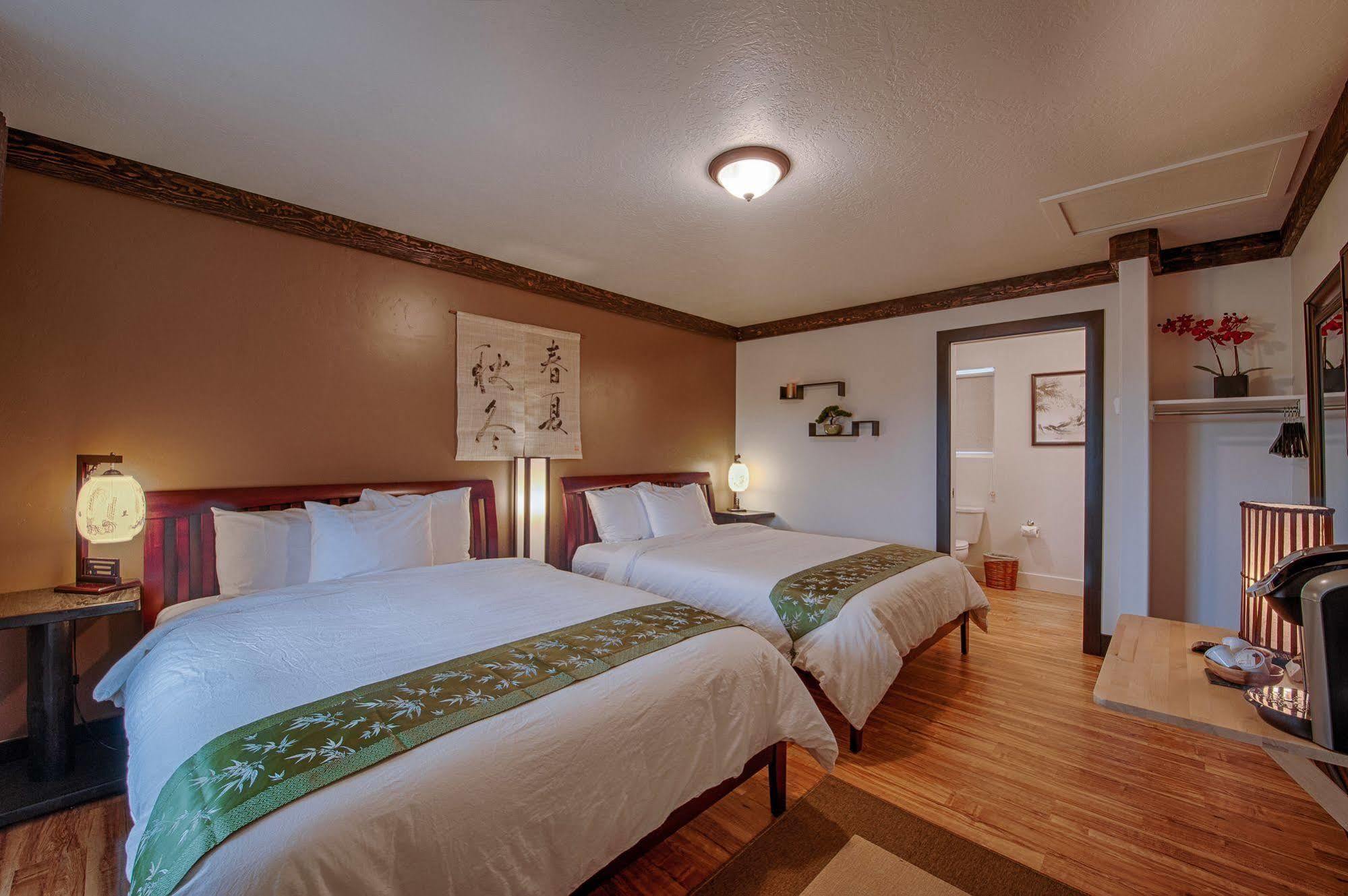Tao'S Inn West Yellowstone Exterior photo