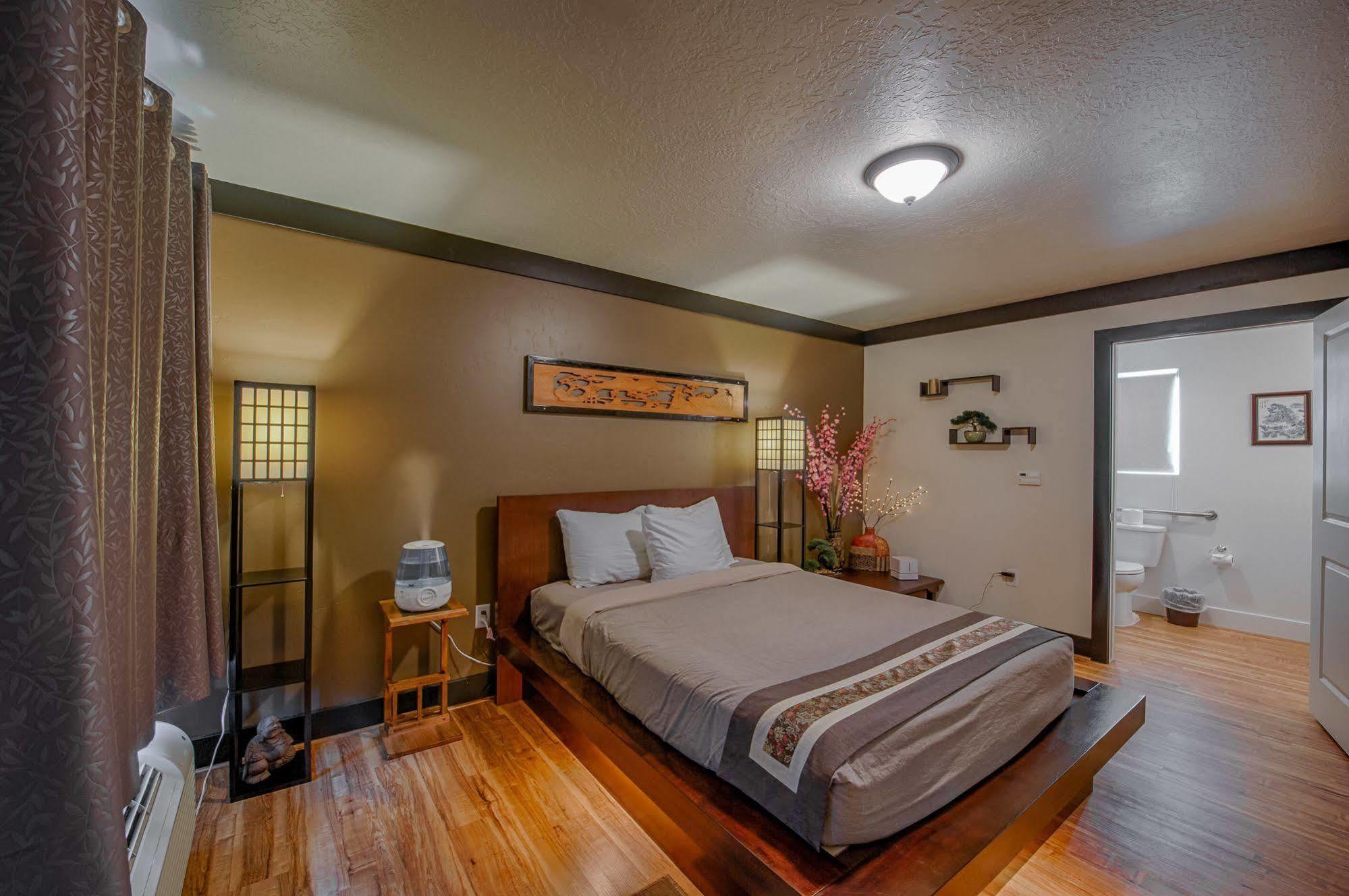 Tao'S Inn West Yellowstone Exterior photo