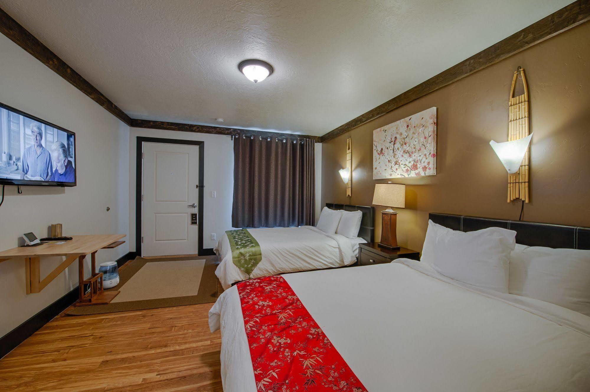 Tao'S Inn West Yellowstone Exterior photo